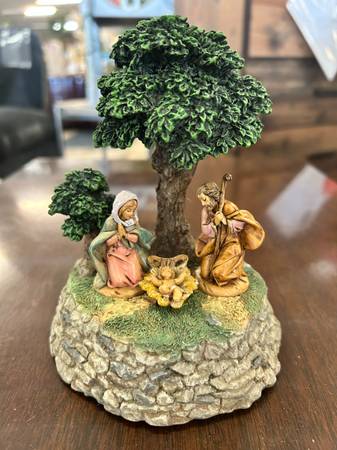 Vintage Fontanini Roman Nativity scene musical box circa 1998 1