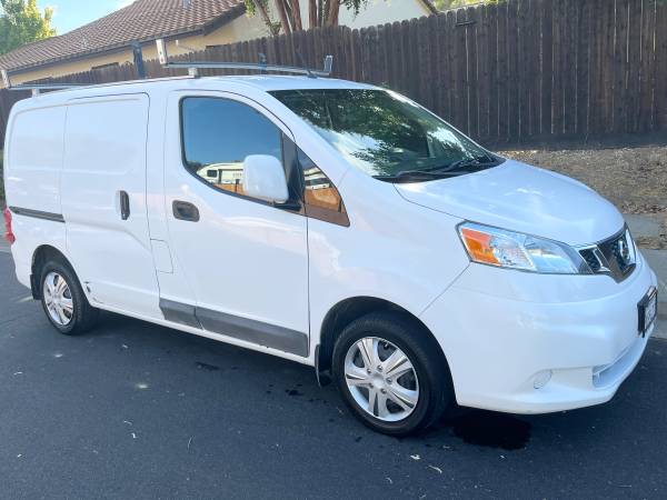 2017 Nissan NV300 SV - Photo 2
