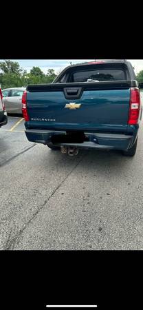 Chevy avalanche - $8,000 (Chicago)63616820464771122