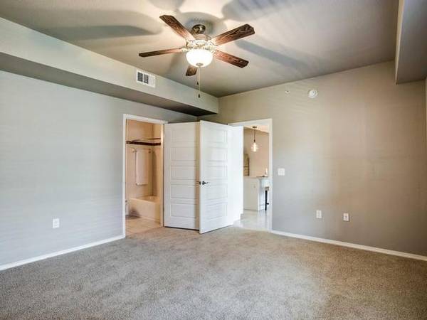 $1,235 / 2br - 1109ft2 - Picnic areas with gas BBQ grills, Veggie gardens (15400 Crown at Lone Oak Rd. Oklahoma City, OK 73013)63670503307267122