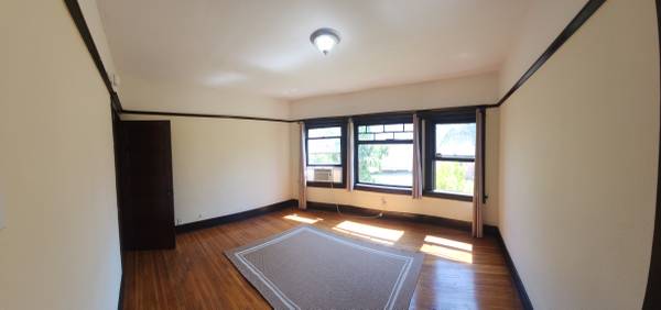 $874 / 3br - 135ft2 - Large Middle Bedroom - Spectacular Spanish 4-Plex, Upper Unit (DTLA – L.A. LIVE – STAPLES CENTER - USC)63953222347650121