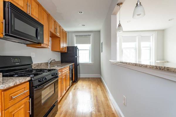 $2,315 Highland Ave Studio Mid Somerville63690755282947120