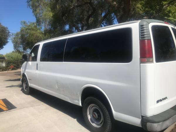 Furgoneta GMC Cargo Van 3500 de una tonelada, 2001. Pocos kilómetros. Funciona y conduce excelente - $3.200 (San Diego)63507490550913124