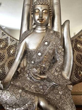 Estatua escultura de arte única de mano de Buda plateada con soporte - $100 (Auburn)63471460674689124