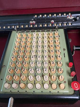 Calculadora/maquina sumadora Monroe vintage - 395 USD (San Marcos)63471474648065121