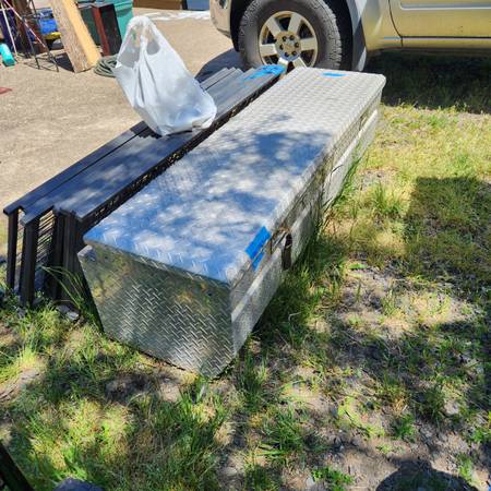 Locking Pickup tool box 1