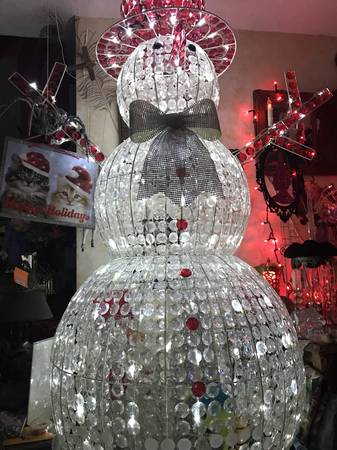 5 ft 6 inch lighted crystal snowman 1