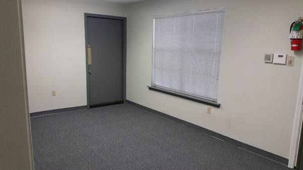 $1,600 / 1200ft2 - Office Building Suite w/Receptionist area, All Utilities and WiFi included! (Baton Rouge)63655169804161124