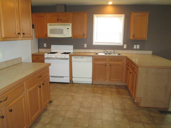 $54,995 / 3br - 1456ft2 - Apply for this low priced 3 bed, 2 bath home before you miss out! (Holland)63618866299521122
