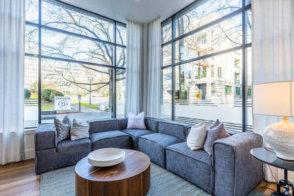 $2,875 / 3br - 1368ft2 - Treat yourself to a riverside view & up to 1 Month Free rent* (South Waterfront)63777362829697120
