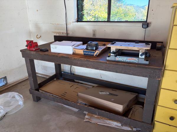 Garage wooden workbench 1