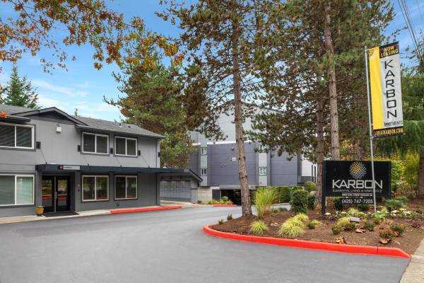 $1,932 / 1br - 650ft2 - Parrilla para barbacoa, cocina y baño renovados, patrulla de cortesía (6802 Coal Creek Parkway SE Newcastle, WA 98059)63852482098433121