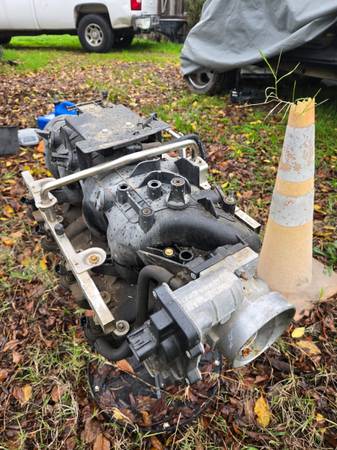 2006 CHEVY AVALANCHE 5.3 LS INTAKE MANIFOLD !!THROTTLE BODY INCLUDED!! 1