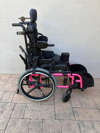 QUICKIE 2 FOLDING WHEELCHAIR-BLACK/PINK DELUXE MODEL - $750 (los gatos)63471477010561123
