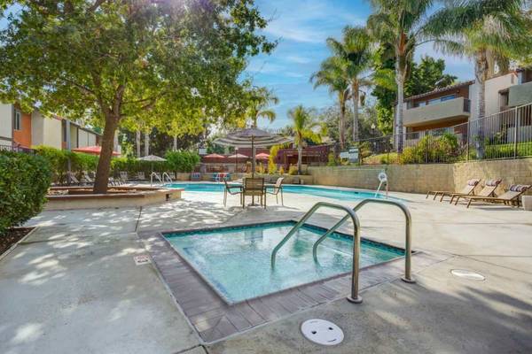 $3,189 / 2br - 1050ft2 - 2/bd, Modern Wood-Style Floors, Window Blinds (491 W Gainsborough Rd, Thousand Oaks, CA)63981242817667122