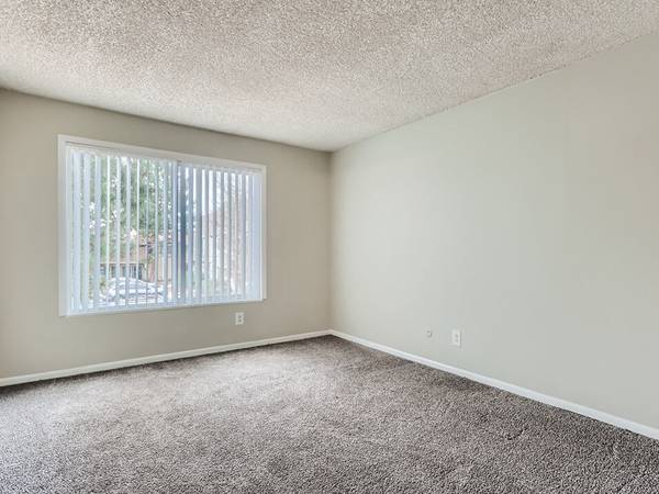$1,599 / 2br - 960ft2 - Air Conditioner, Fireplaces, BBQ/Picnic Area (953 S Troy St , Aurora, CO)63849166841219120