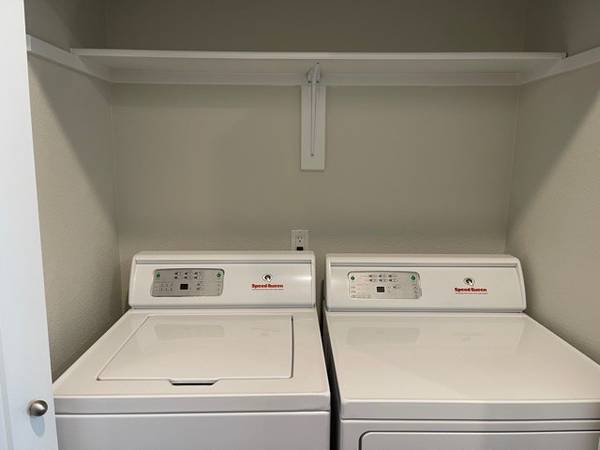 $1,749 / 2 habitaciones - 966 pies² - ¡Alquiler con descuento aquí en The Landing!!! (Vancouver)63831397316865123