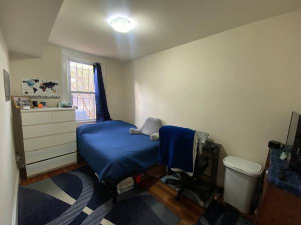 $1,012 / 2br - 1 bedroom in shared Park View apartment w/backyard (Park View)64040027392770121