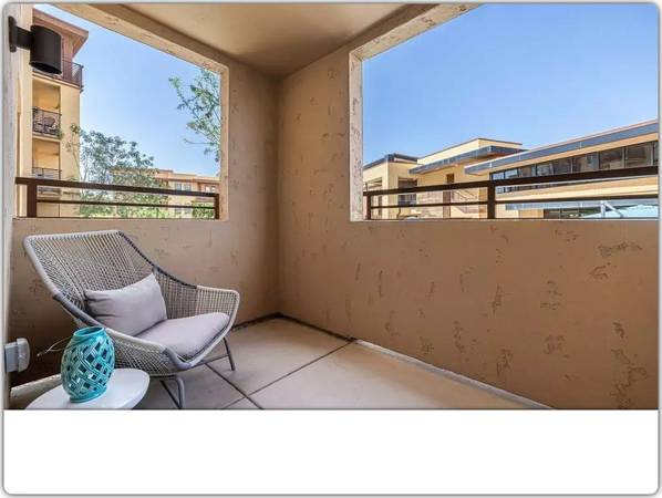 $2,075 / 2br - 1025ft2 - Lots of room to call your own! Spacious 2 bed! Beautiful neighborhood! (Phoenix)64024997141635122