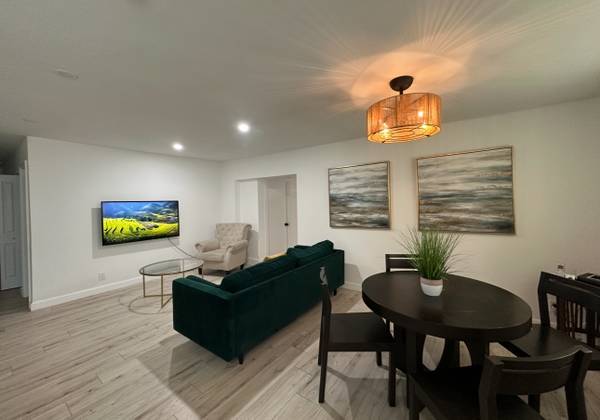 $600 / 2 habitaciones - 250 pies² - Habitación tranquila reformada en casa de West Palm Beach: todos los servicios incluidos (West Palm Beach)63379732817795124