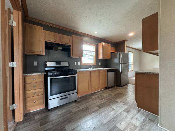 $1,099 / 3br - 1056ft2 - Brookside Manor-Apply Today! (Goshen)63935708785539121
