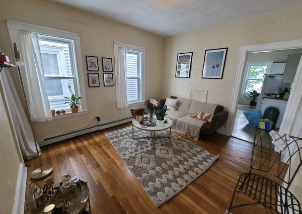 $2,400 / 2br - 950ft2 - Mucho espacio y encanto con estudio/armarios, mascotas permitidas, ¡SIN COMISIÓN! (Cambridge)63828556756483122