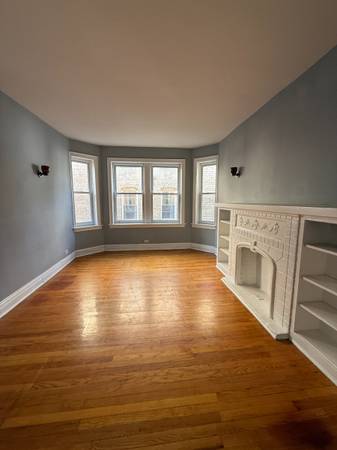 $1,875 / 1br - Spacious Logan Square 1BR—Bay Windows & Built-Ins! (Logan Square)63898473074307120