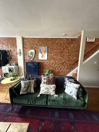 $3500.00 / 2br - 1500ft2 - Charming Capitol Hill townhouse w original floors63843415338497121