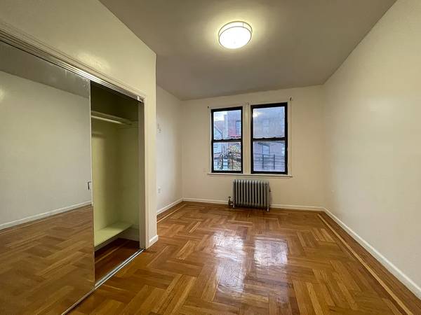 Spacious 2-Bedroom Apartment Near Parkchester
$1,700
Bronx Spacious 2-Bedroom Apartment Near Parkchester
$1,700
Bronx