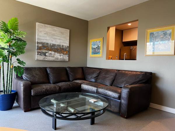 $1,225 / 3br - Large room in Ventura Keys (Ventura Keys)63800474555779124