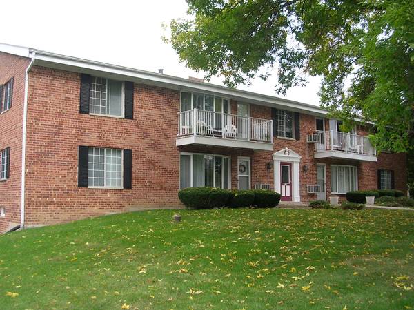 2 BR, 1.5 Bath ---* Heat & Underground Parking Included 1