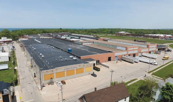 $4,200 Warehouse | Drive In Doors | Docks | 7K-15K Sq Ft for Lease (Cleveland)63856988914051123