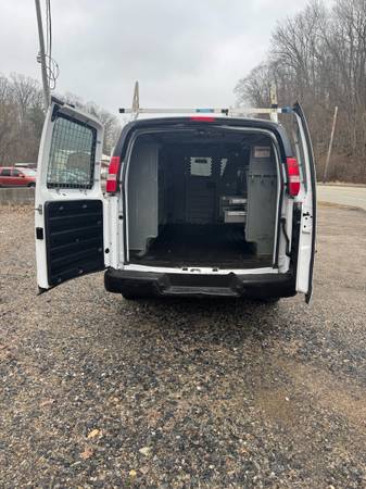 2017 Chevrolet Express 2500 - Photo 8