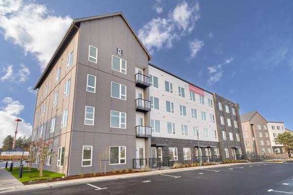 $2,470 / 2br - 1064ft2 - Custom-tiled kitchen backsplash, 9-foot ceilings (University Place)63850756695939122