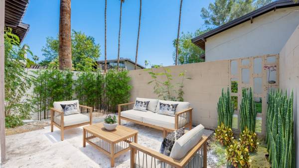 $2,341 / 3br - 1390ft2 - 3/bd, 2 ba. | Courtyard, AC/Heat | One Month Off! (Gateway)63668370669827122