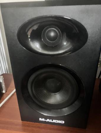 M-Audio BX5 Graphite 1