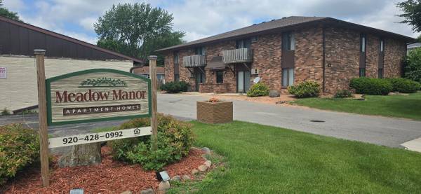 $925 / 2br - OCUPACIÓN INMEDIATA Disponible en Meadow Manor Apts y en septiembre de 2025 (Neenah)63845973408129120