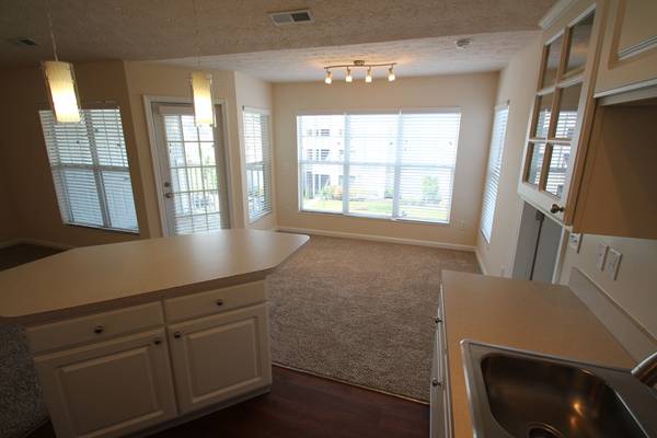 $1,595 / 1br - 758ft2 - Spacious 1 Bedroom | 758 Sq Ft | Vaulted Ceilings | Natural Light (Loveland)63974189567491122