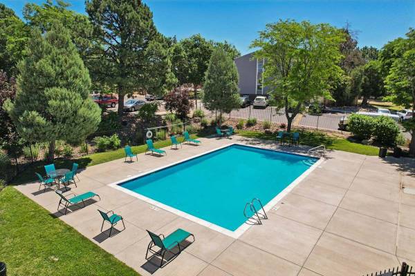 $1,195 / 2br - 750ft2 - Short Term Lease, Children’s Playground, Dog Parks (360 N Murray Blvd, Colorado Springs, CO)63687154299777122