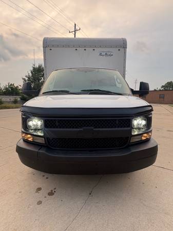 2017 chevy 3500 16foot box truck - $11,800 (Schiller Park)63616772717315121