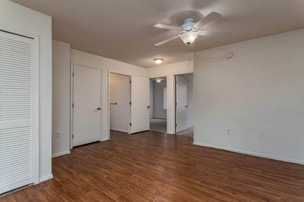 $1,463 / 3br - 1058ft2 - Make yourself at home! Beautiful 3 bed, 2 bath in Port Richey (Port Richey)63976137961731124