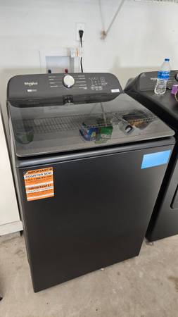 Basically new washer. Whirlpool 1