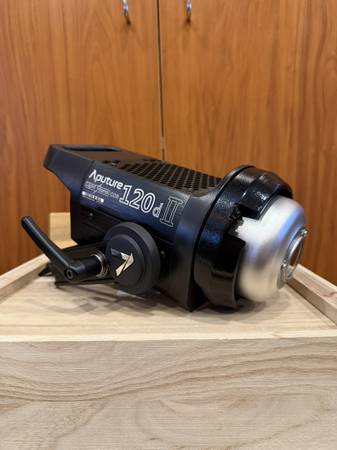 Aputure Light Storm LS C120d II Daylight LED Kit 1