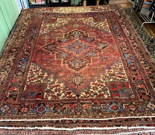 Vintage Hand Knotted Persian Heriz Rug (7'7" x 10'5") 1