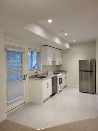 1BR Spacious Basement Suite, 870 Sqft
