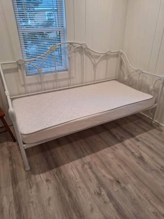 Twin size 38x74x6 bed with matress 1