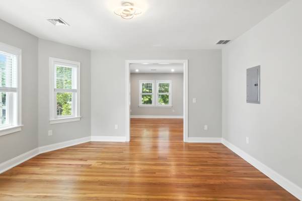 $5,000 / 5br - 2000ft2 - Modern 5-Bedroom Apartment w/ Parking and In-Unit Laundry Near Boston (Malden)64034776913666122