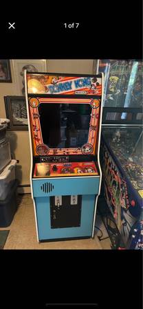 Donkey Kong Arcade Machine 1