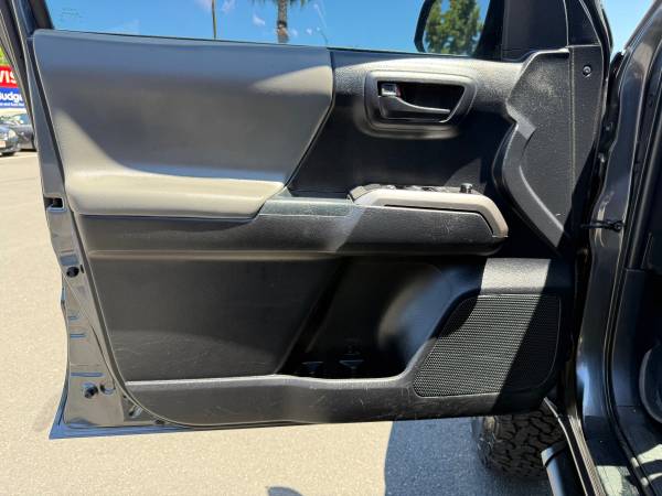 2020 Toyota Tacoma SR5 4X4 - Photo 9