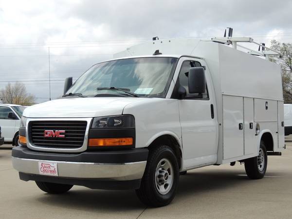 2023 GMC Savana 3500 KUV - Photo 2